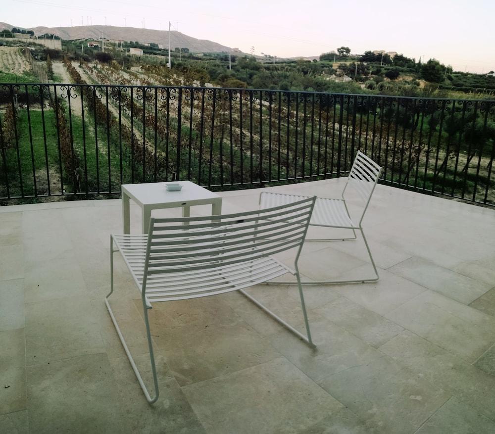 Borgo Giallonardo Wine Relais Realmonte Exterior photo
