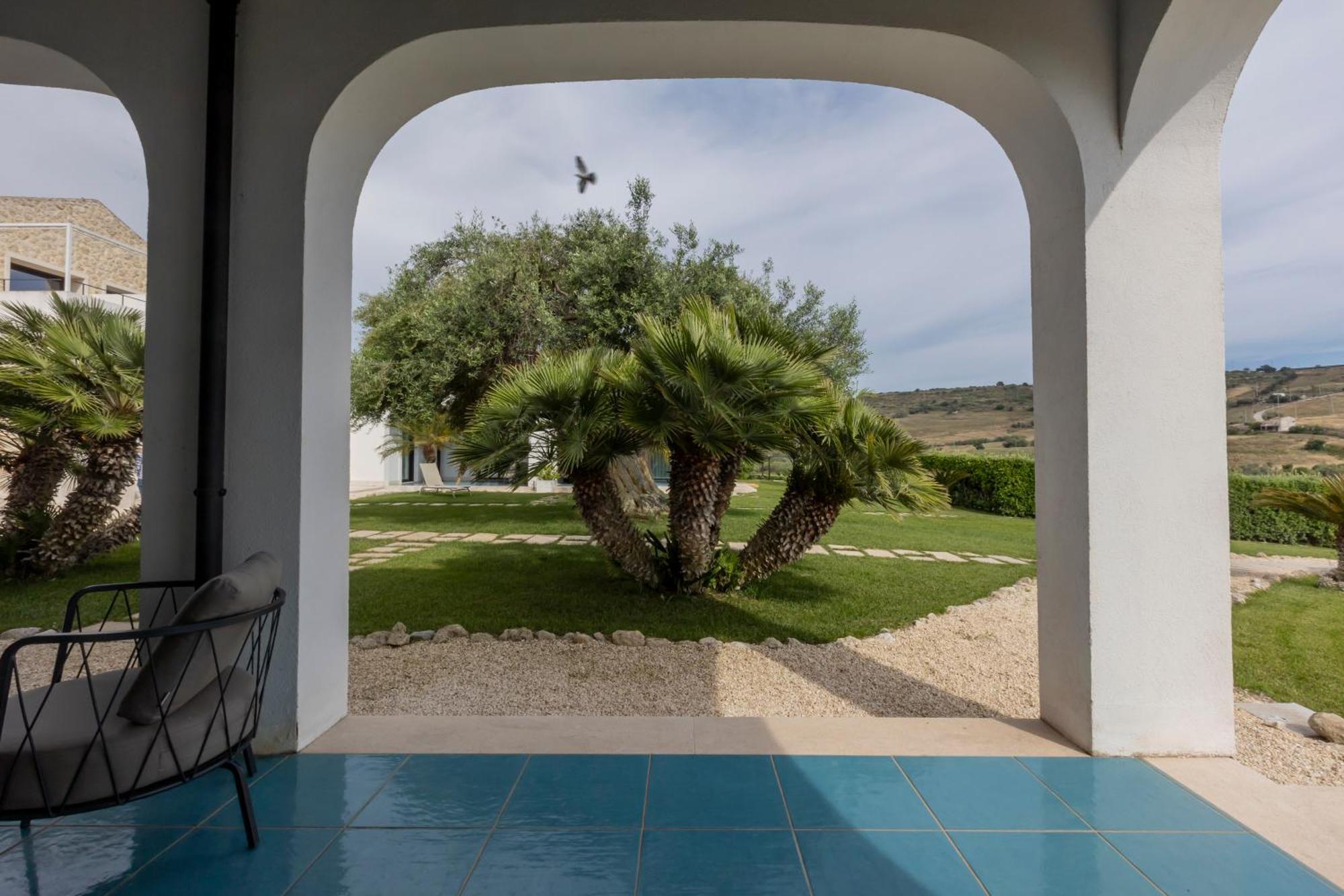 Borgo Giallonardo Wine Relais Realmonte Exterior photo
