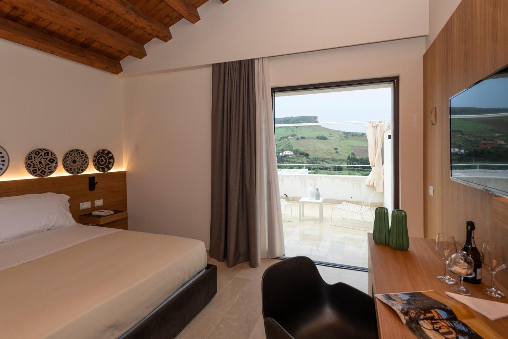 Borgo Giallonardo Wine Relais Realmonte Exterior photo