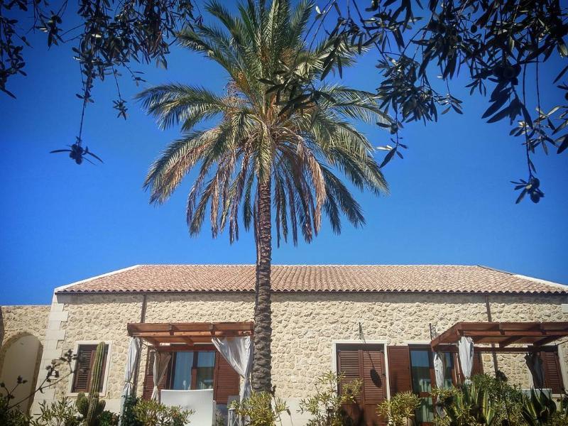 Borgo Giallonardo Wine Relais Realmonte Exterior photo